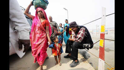 ‘Master of moments’, Raghu Rai was father figure to these UP lensmen