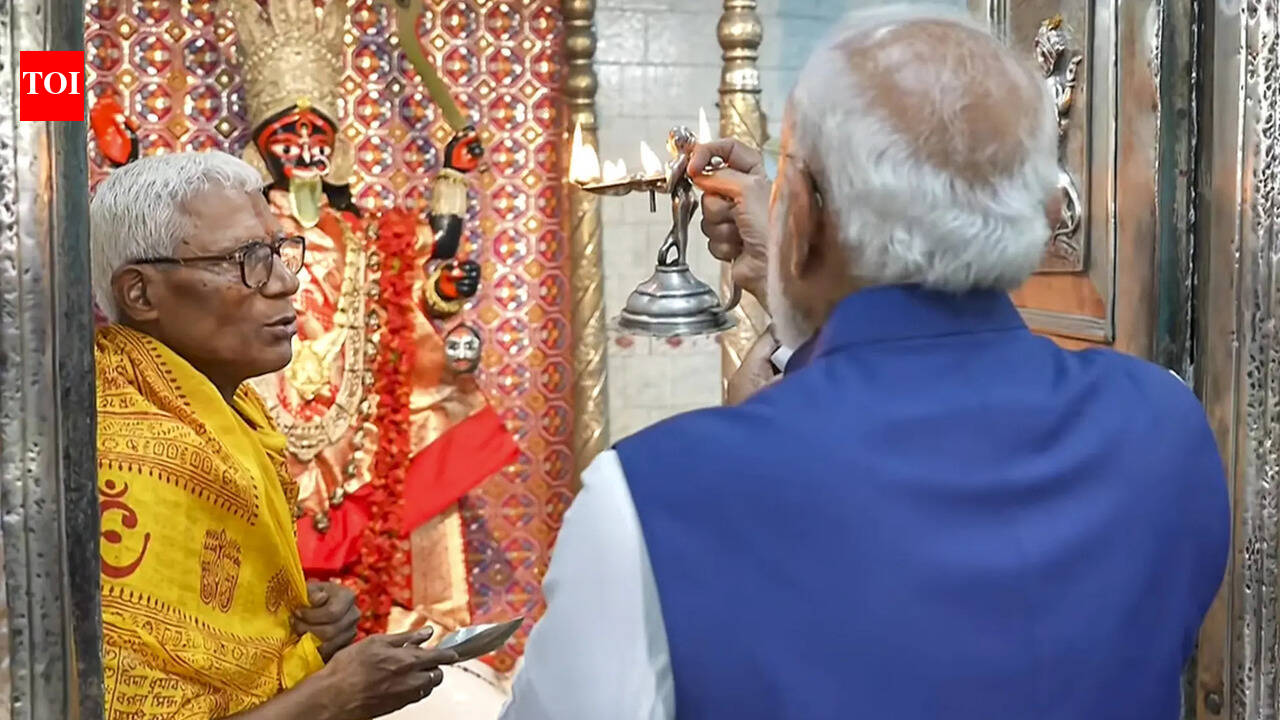 With prayers at Kali temple, Modi counters TMC veg claim