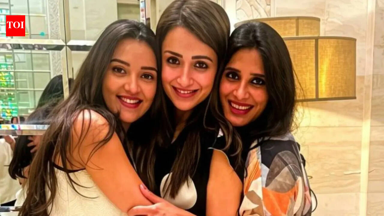 Inside Trisha’s cozy pre-birthday bash: 'Karuppu' star's early birthday party raises speculations