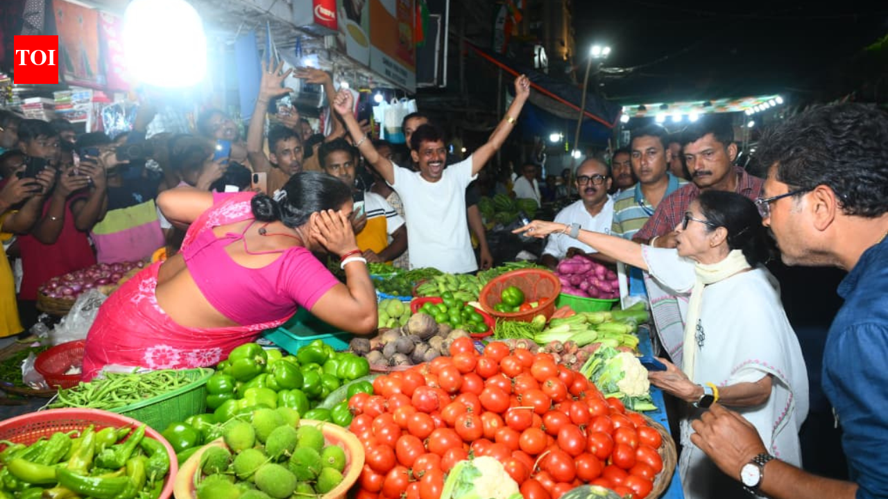 Mamata's counter to PM Modi’s 'jhalmuri' break: A visit to local market ahead of Phase 2 polls