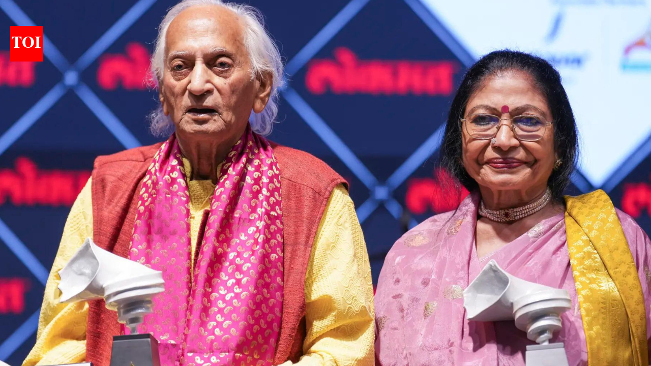 Lokmat Sur Jyotsna Awards pay tribute to classical music; Sumitra Guha, Laxman Pandit honoured