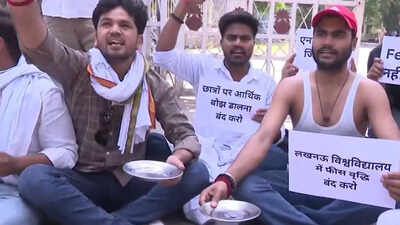 Lucknow University students stage fee hike protest; beg for alms outside campus