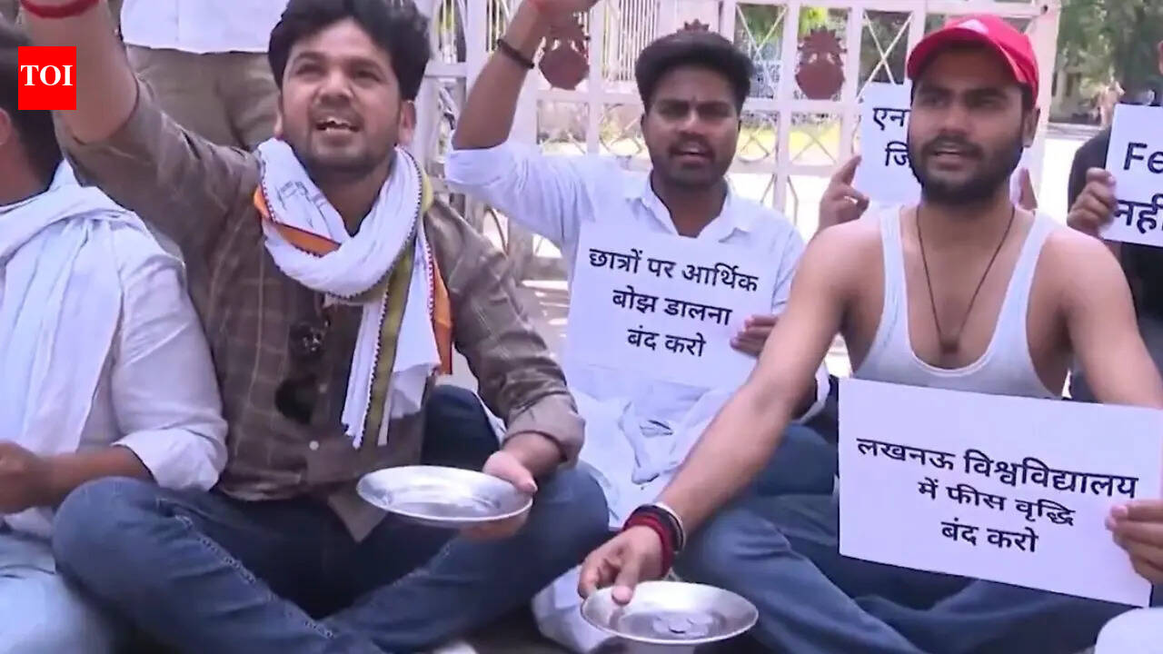 Lucknow University students stage fee hike protest; beg for alms outside campus