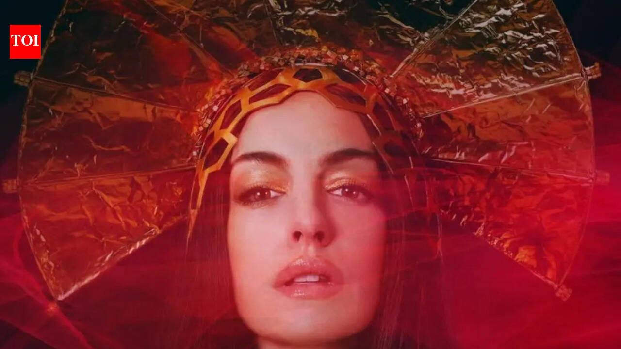 Anne Hathaway does not wish to be a pop icon