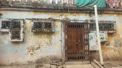 Into Deras of History
