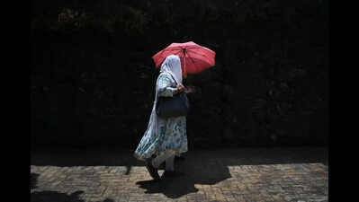 Mumbai temperature moderate at 34.5 C, but humidity drives up discomfort