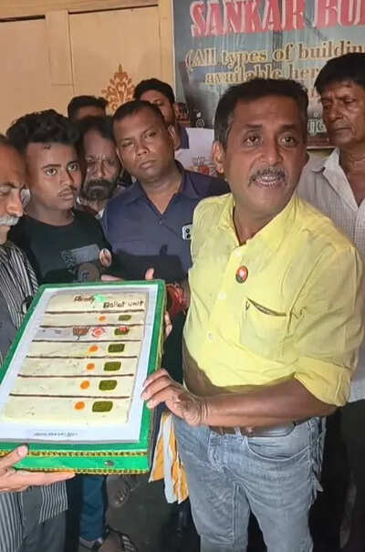 From 25kg fish to plastic EVM, candidates bring out all props and pull out all stops on last day of campaign