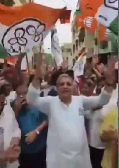From 25kg fish to plastic EVM, candidates bring out all props and pull out all stops on last day of campaign