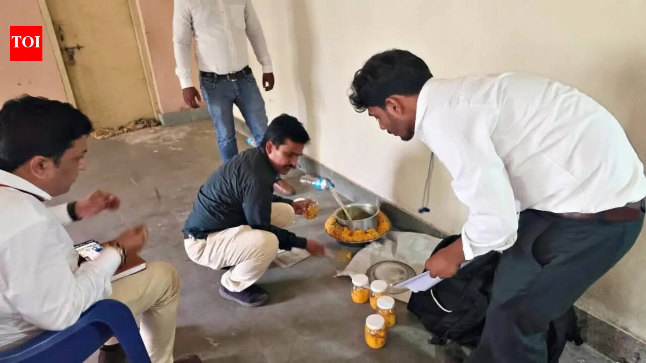 Giridih food poisoning: 49 fall ill, vendor detained