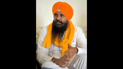 MPs switched to save ‘businesses,’ AAP MLAs stand with CM Mann: Kang