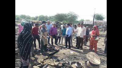 Fire breaks out in slum, 8 shanties gutted