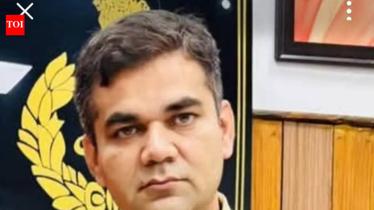 UP IPS officer warns TMC supporters against intimidating voters in Bengal