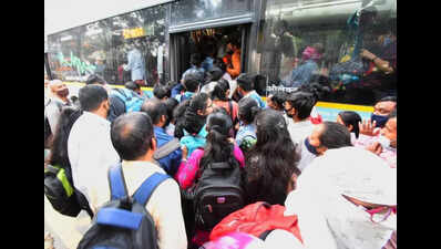 Casual approach of drivers, contractors can cost PMPML bus contractors licence