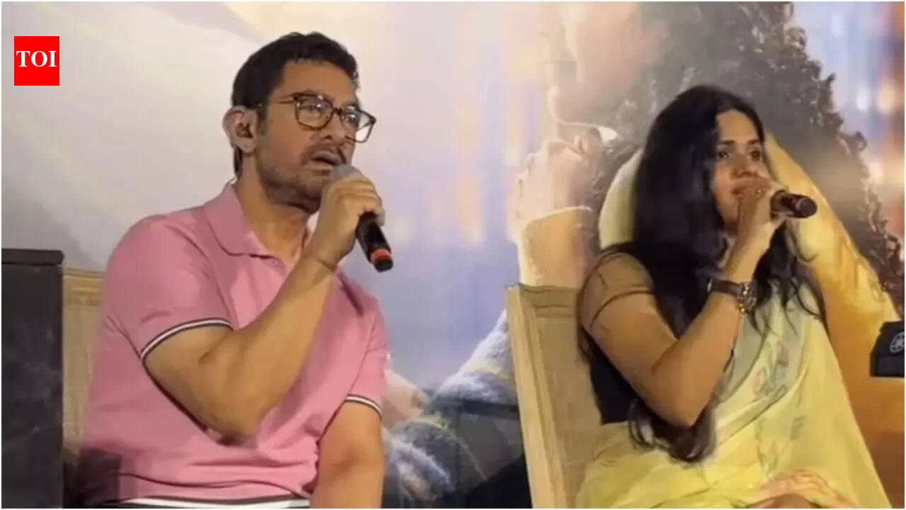 Aamir Khan sings live at the 'Ek Din' event after 2 years of lessons; internet goes wild