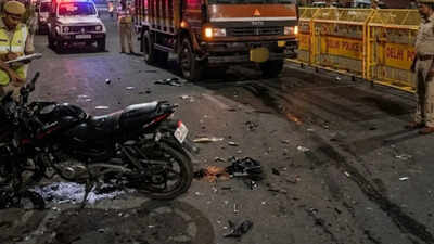 2 dead, including teen, in crash near Parliament Street in Delhi