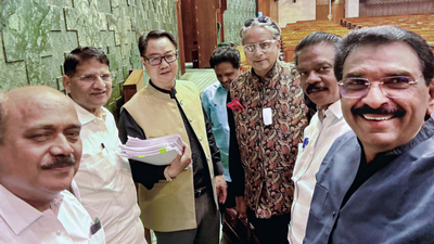 "Tharoor Accepted Congress Is Anti-Women": Rijiju’s Claim Puts Party On Backfoot