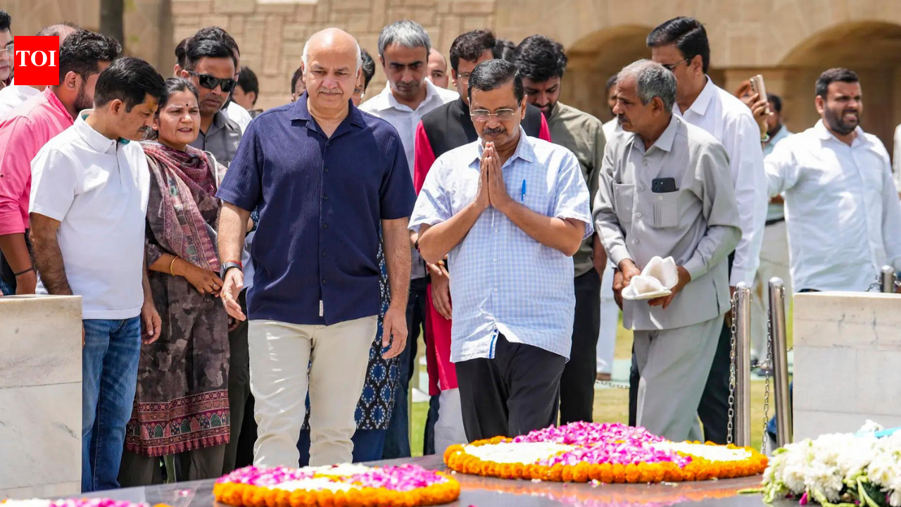 Kejriwal pays tribute to Mahatma Gandhi at Rajghat, reiterates ‘satyagraha’ stand in excise policy case