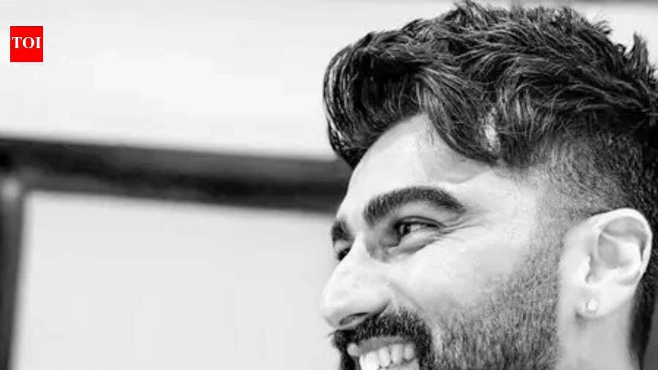 Arjun Kapoor shares fun candid click taken by ‘Dhurandhar’ star Ranveer Singh aka ‘Hamza’