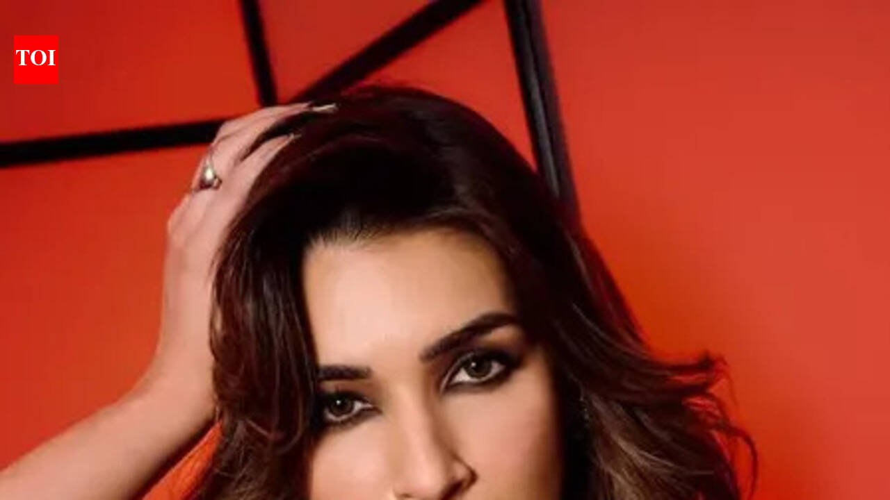 Kriti Sanon’s ‘Jab Talak’ vanity jam with Varun Dhawan turns into fun promo for ‘Cocktail 2’