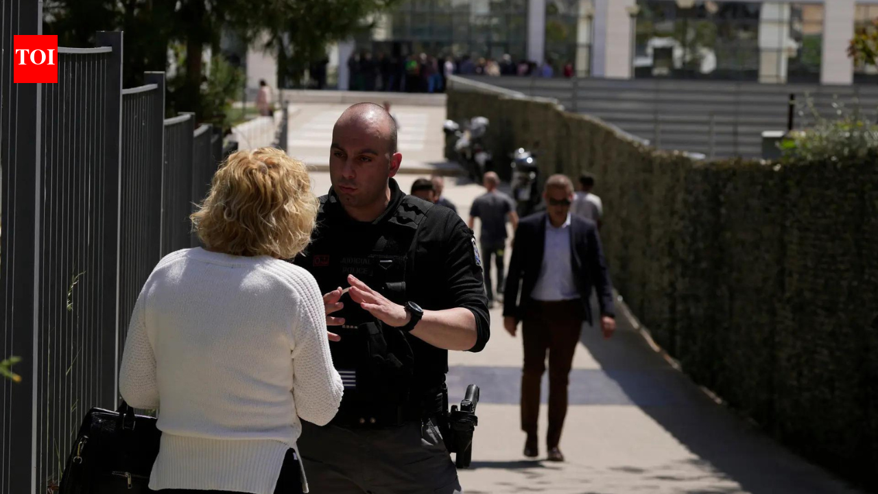 Greece: 89-yr-old held after shootings at social security office, courthouse, 4 injured