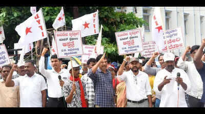 DYFI activists detained while marching to district minister’s office
