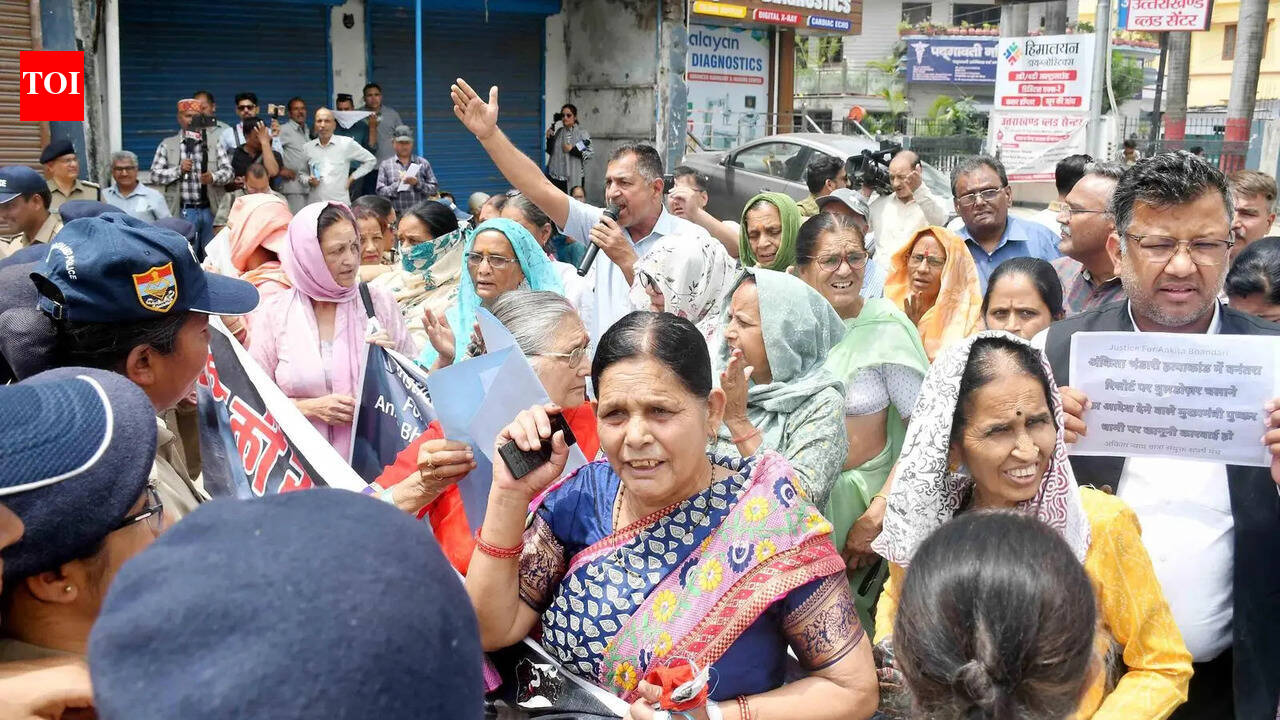 Activists protest during spl assembly session, demand justice in Rishikesh murder case