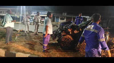 4 killed as car rams pedestrians, truck on NH-16 in in Vizianagaram district
