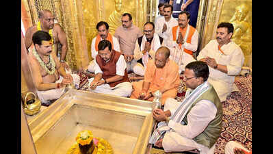 On maiden visit to Kashi, BJP chief Nabin offers prayers at KVT with CM Yogi