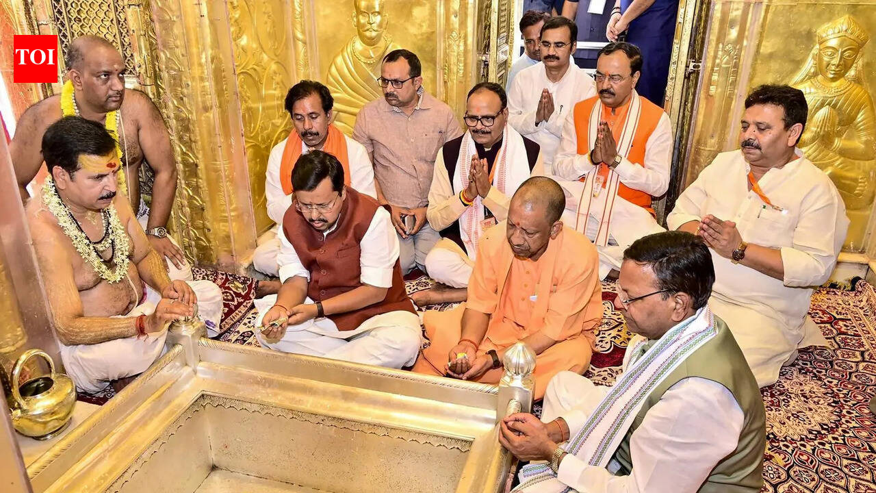 On maiden visit to Kashi, BJP chief Nabin offers prayers at KVT with CM Yogi
