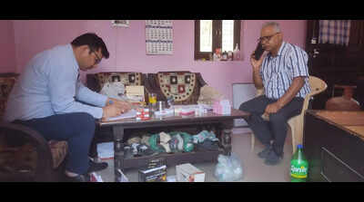 Quack caught in raid in Faridabad, medicines seized from home & clinic