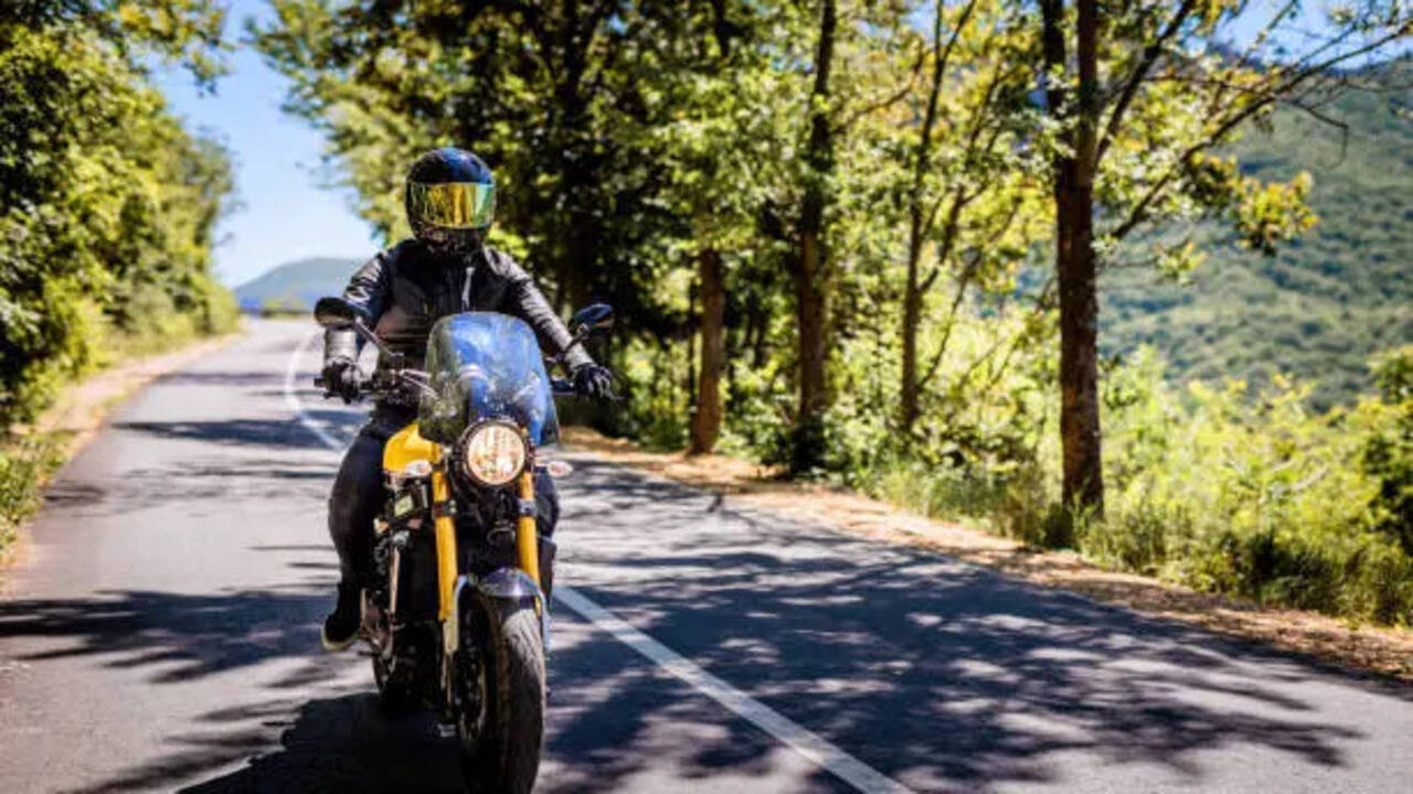 How Regular Motorcycle Servicing Improves Performance and Safety