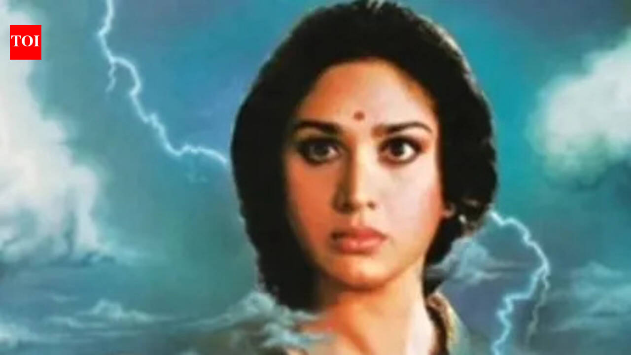 Meenakshi Seshadri celebrates 33 years of ‘Damini’; Iconic courtroom drama still resonates today | Hindi Movie News - The Times of India