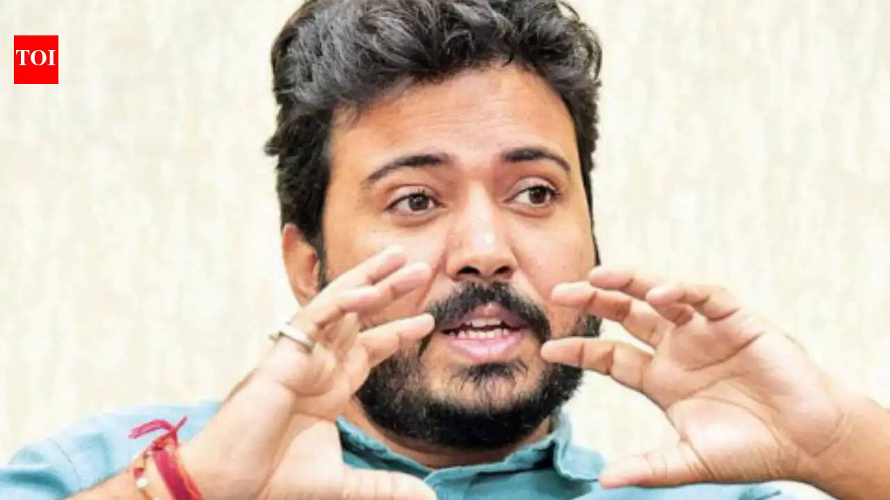 'I stand with Arvind Kejriwal': AAP leader Durgesh Pathak refuses to participate in excise case proceedings in Delhi high court - The Times of India