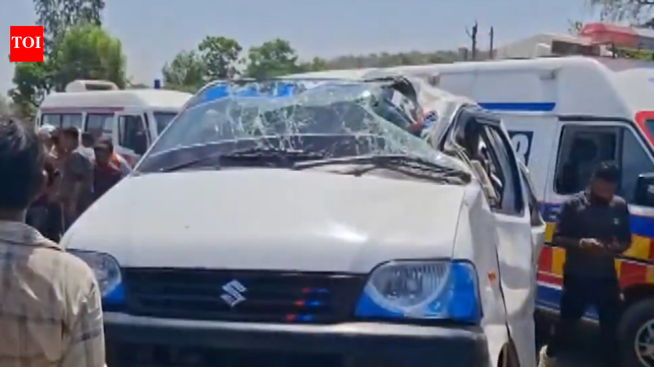 6 women killed, 8 injured after bus collides with van in Gujarat’s Sabarkantha