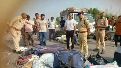 60 injured as speeding luxury bus overturns on Purvanchal e-way
