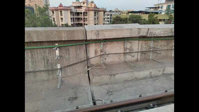 Viral image of ‘unstable’ Metro 4 parapet wall at Thane’s Ghodbunder highway raises concern