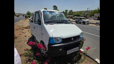 6 women killed as bus crashes into van near Himmatnagar