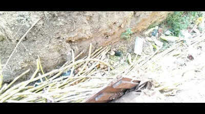 NMC team ‘dumps’ seized goods into nullah violating own Rs1 lakh penalty rule