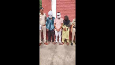 Woman among 3 held for robbing man at knifepoint in auto