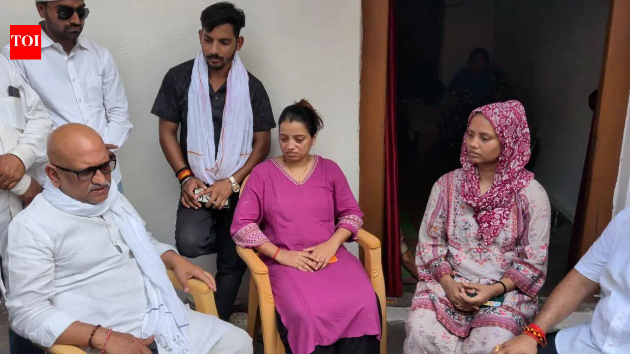 Ajay Rai meets Kashi lynching victim’s kin, seeks ₹2cr compensation