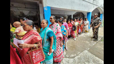 SIR divides families across Kolkata: Chosen few celebrate vote as lakhs mourn deletion