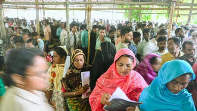 SIR divides families across Kolkata: Chosen few celebrate vote as lakhs mourn deletion