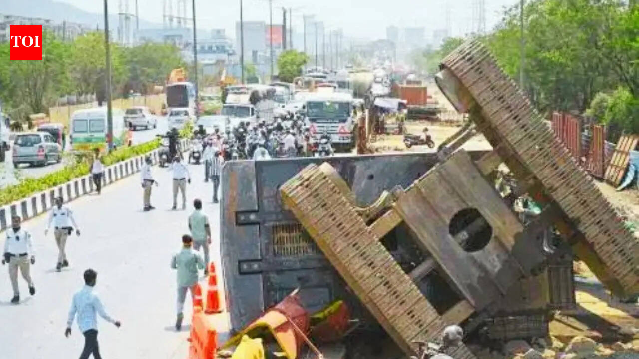 Mumbai shocker: Cop dies after 200-tonne crane at flyover worksite topples on his motorbike