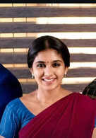 Maneesha Mahesh, Darshak Gowda, and Amaljith starrer 'Singappenne' completes 800 episodes