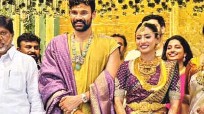Bellamkonda Sai Sreenivas ties the knot with Kavya Reddy; traditional  Tirumala wedding held at 11:13 PM at night | Telugu Movie News - The Times  of India