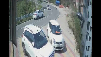 2 dead as car plunges into 150-foot-deep gorge in Himachal Pradesh