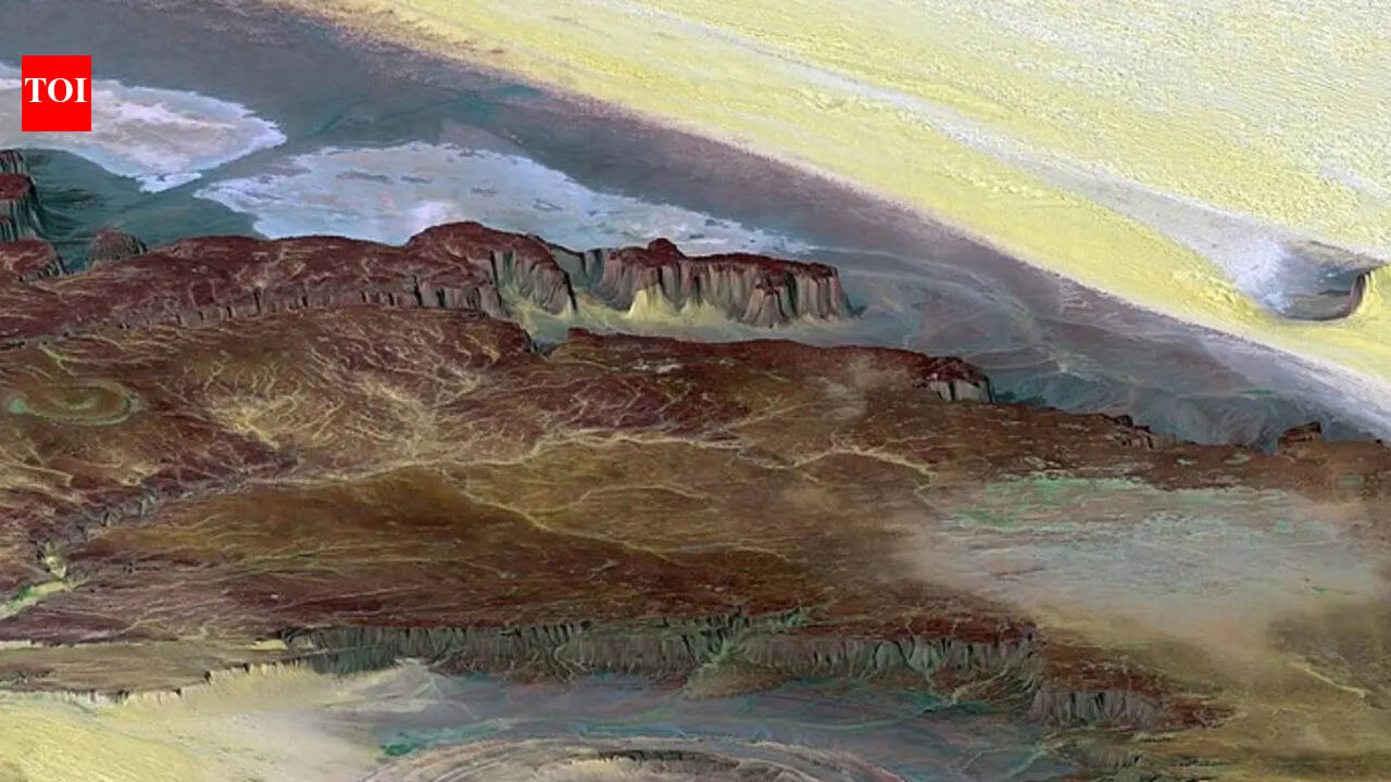 NASA keeps watching this giant 'eye' in the Sahara from space but it has a surprising earthly origin