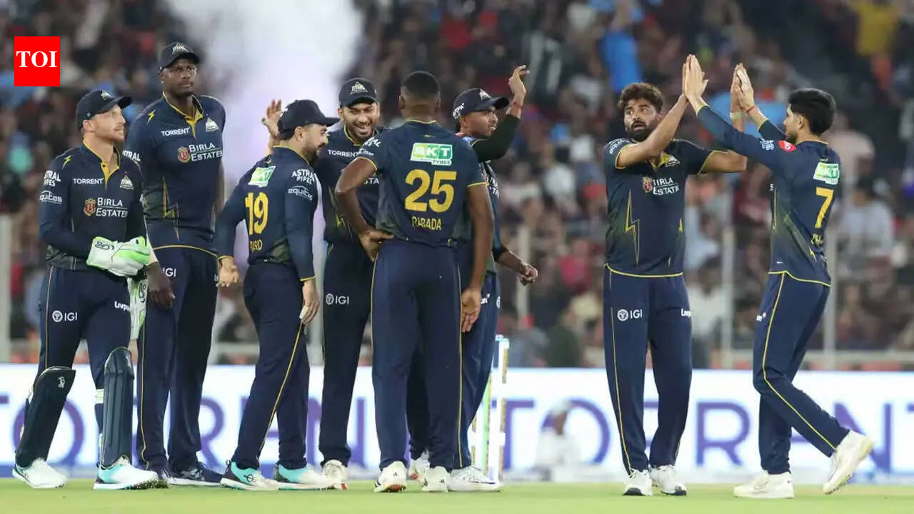 GT vs RCB Live: Jason Holder strikes again, Royal Challengers Bengaluru in disarray