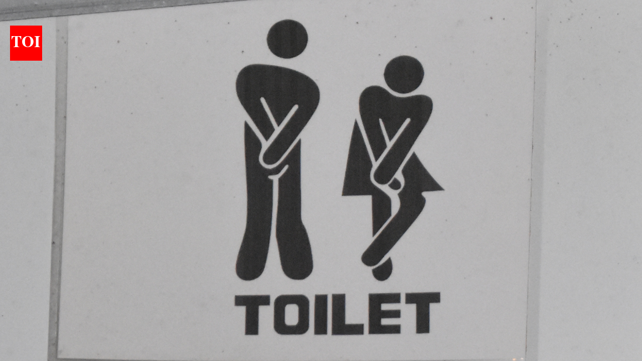 Mother makes child urinate from a bridge at Baidyanath Dham, viral video sparks debate: What parents should do when kids have urgent needs in public