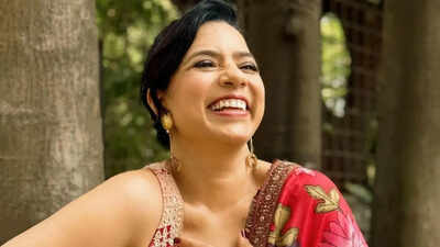 Rajshri Deshpande flaunts her scars from breast cancer surgery, netizens laud her spirit: 'To every woman dimming her light..'